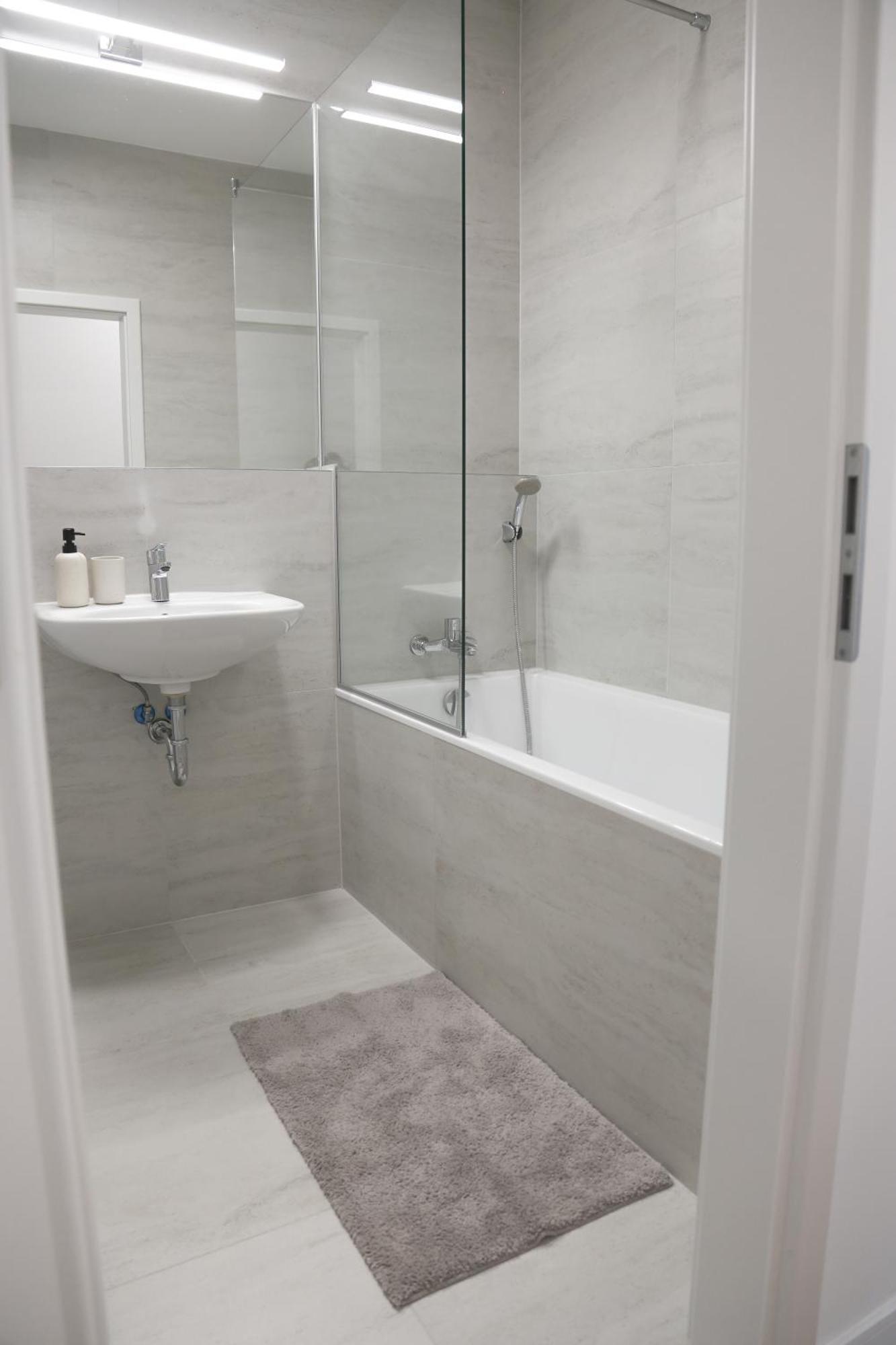 Kesselbauer Bratislava - Luxury Apartment With Free Parking Bagian luar foto